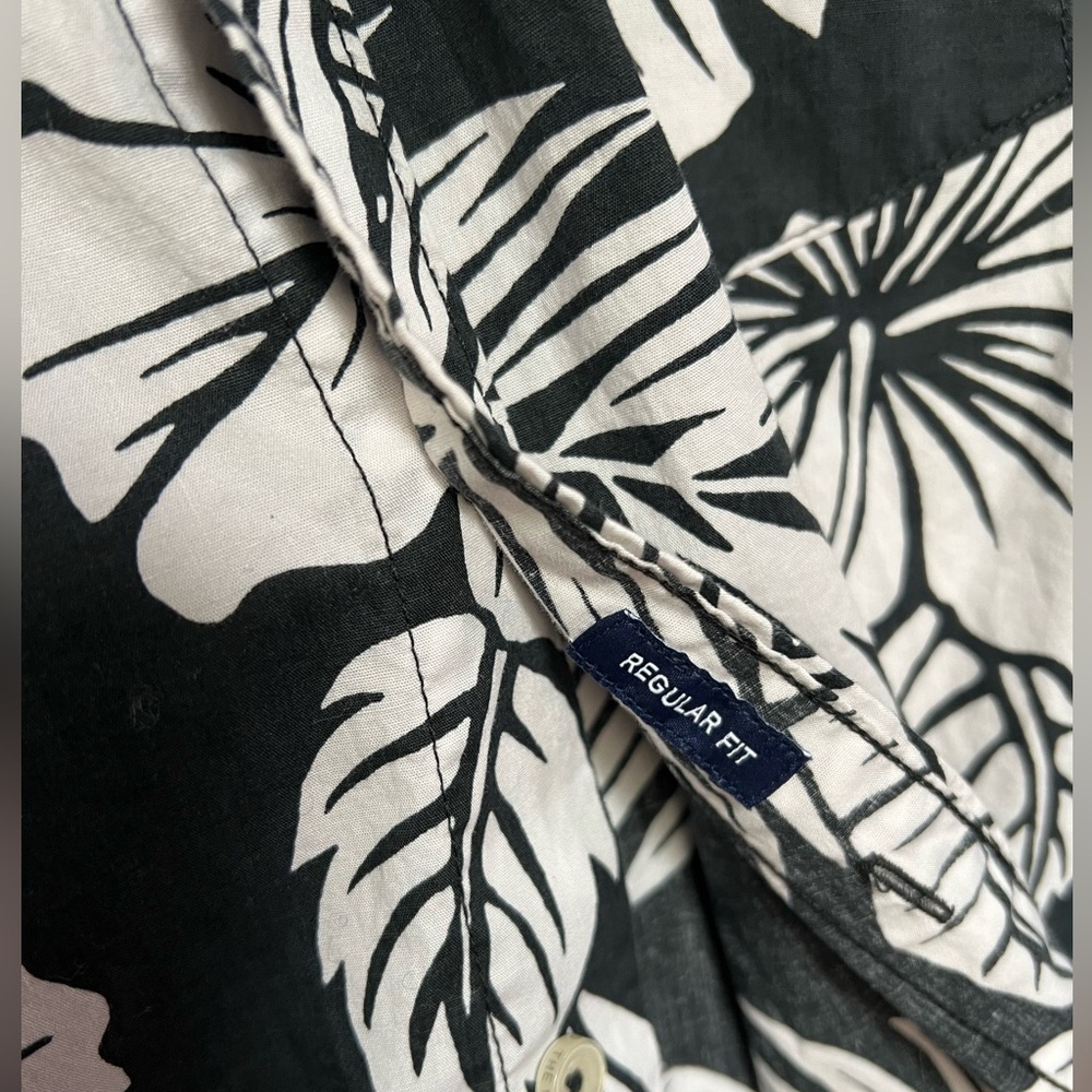 Chubbies Regular Fit Hawaiian Button Up Short Sle… - image 6